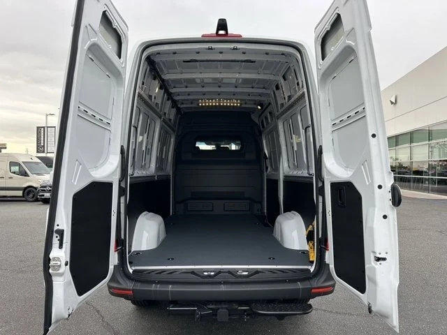 2025 Mercedes-Benz VS30 Sprinter - Image 8 of 12