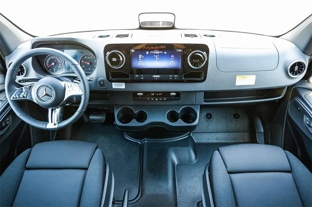 2025 Mercedes-Benz VS30 Sprinter - Image 10 of 12