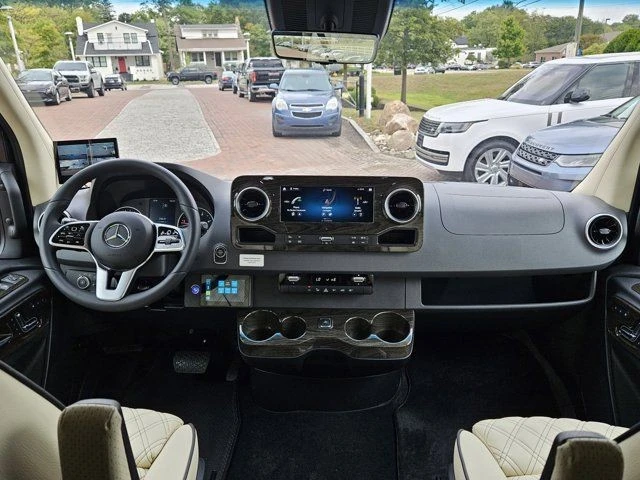 2025 Mercedes-Benz VS30 Sprinter - Image 13 of 21
