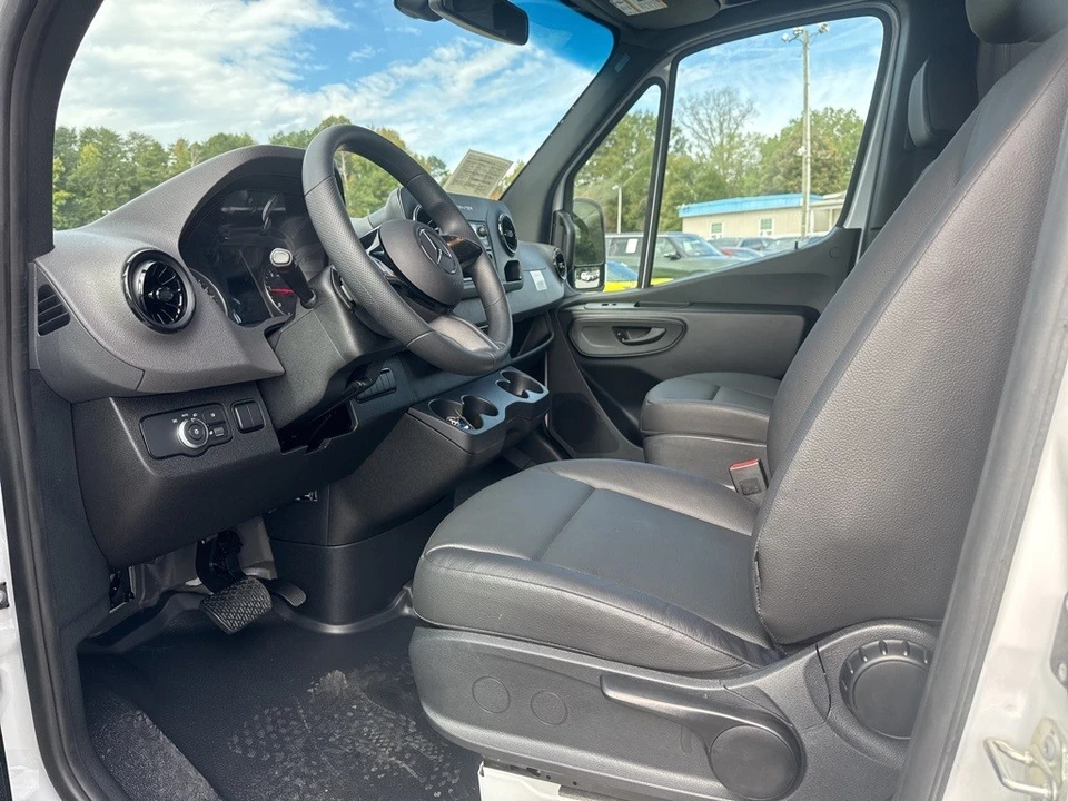 2025 Mercedes-Benz VS30 Sprinter - Image 9 of 12
