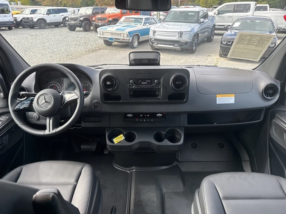 2025 Mercedes-Benz VS30 Sprinter - Image 10 of 12
