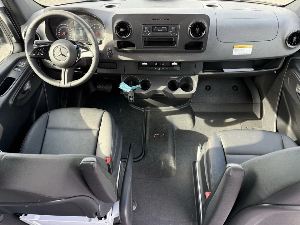 2025 Mercedes-Benz VS30 Sprinter - Image 11 of 12