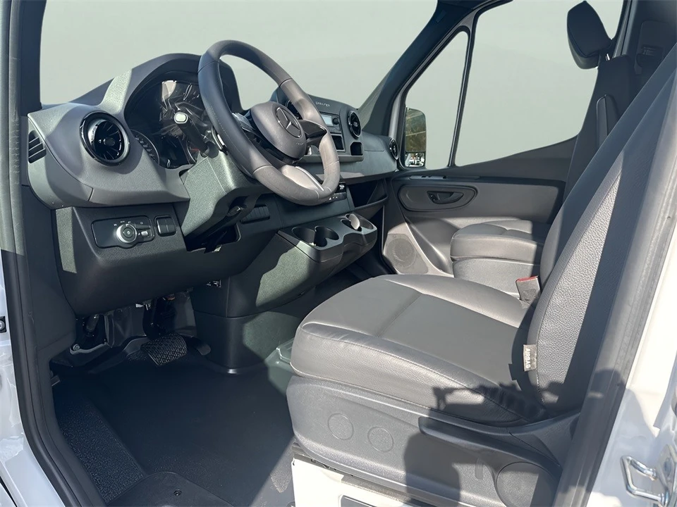 2025 Mercedes-Benz VS30 Sprinter - Image 9 of 12