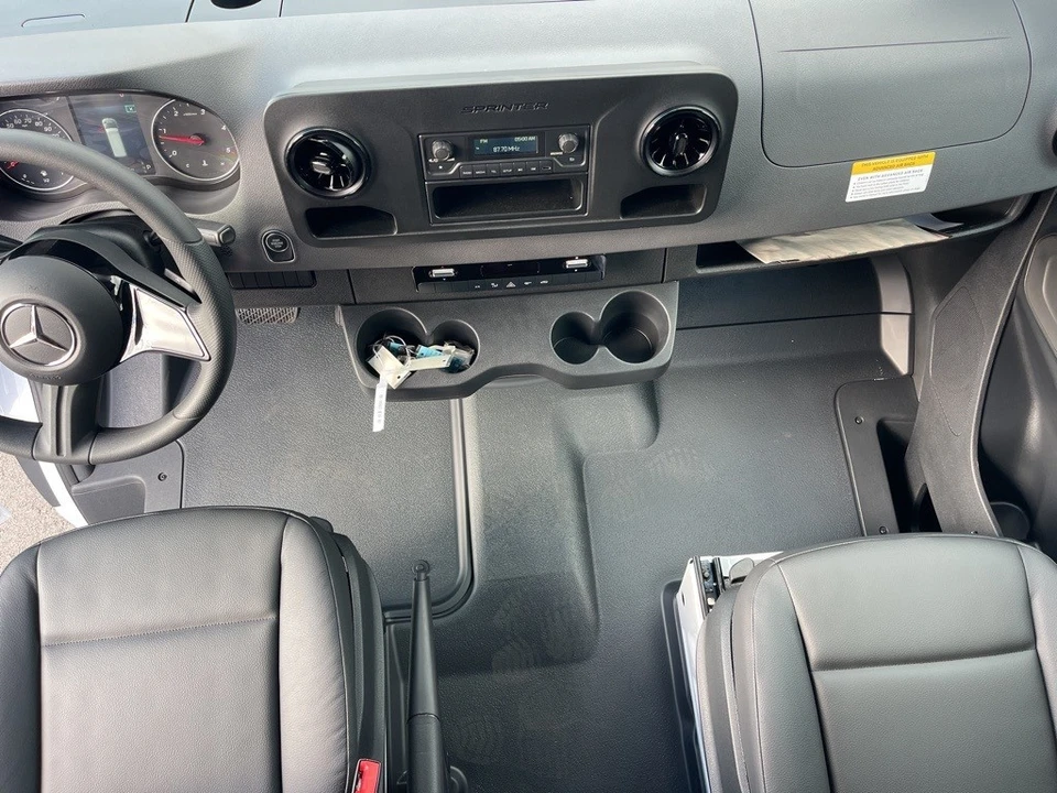 2025 Mercedes-Benz VS30 Sprinter - Image 10 of 12