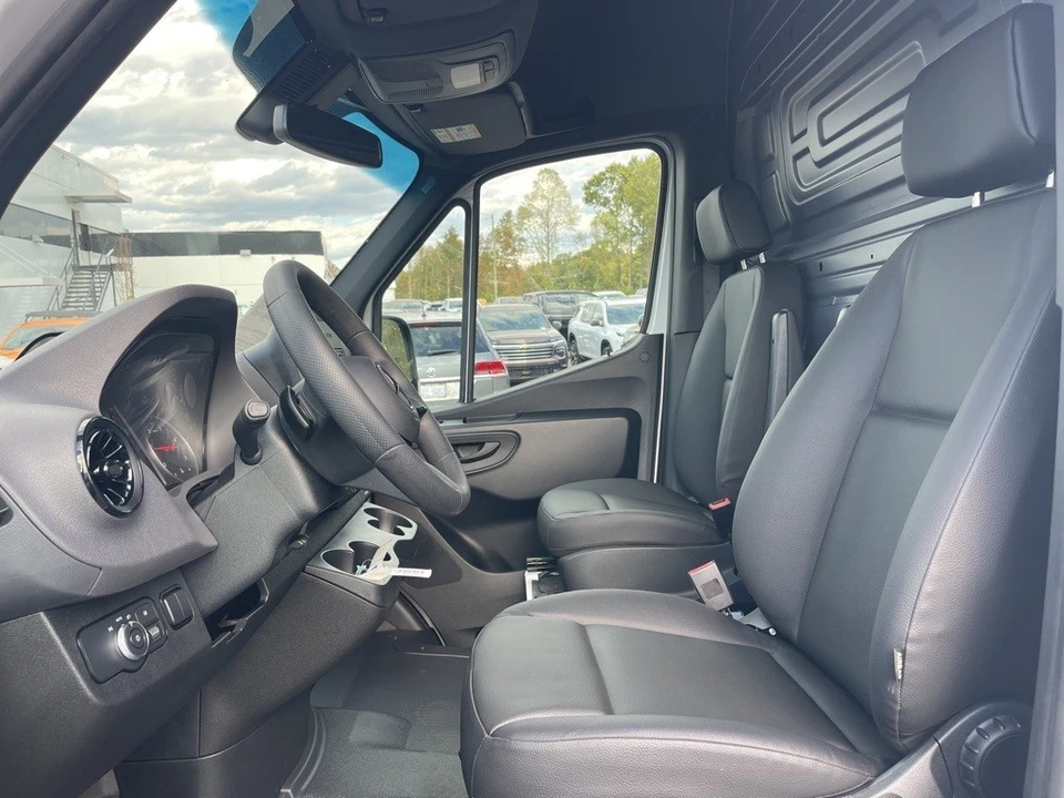 2025 Mercedes-Benz VS30 Sprinter - Image 9 of 12