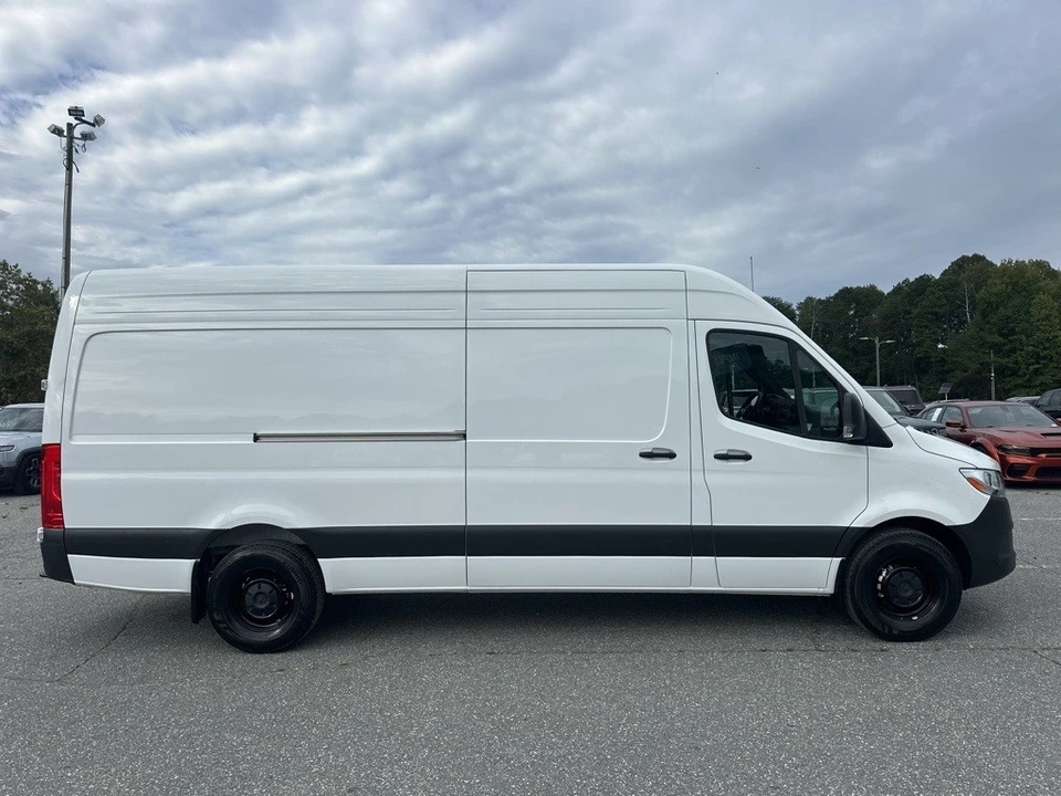 2025 Mercedes-Benz VS30 Sprinter - Image 6 of 12