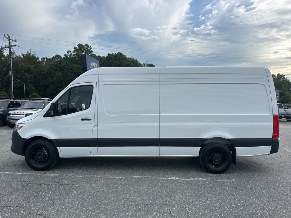 2025 Mercedes-Benz VS30 Sprinter - Image 2 of 12