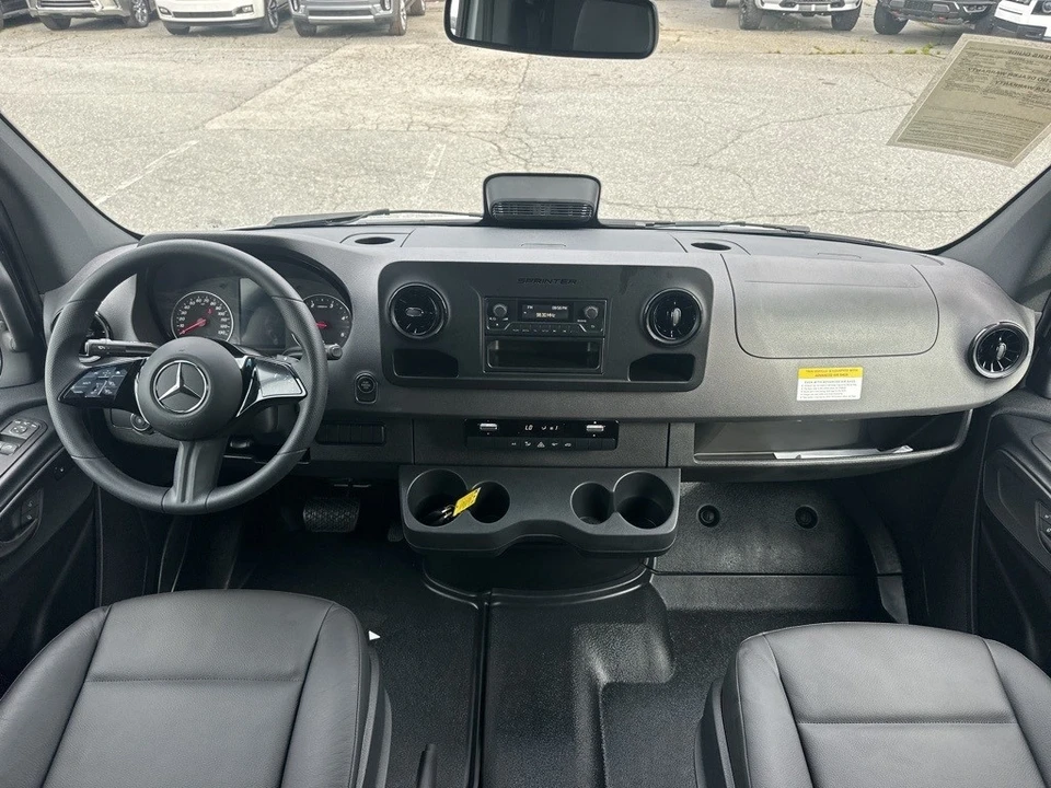 2025 Mercedes-Benz VS30 Sprinter - Image 10 of 12