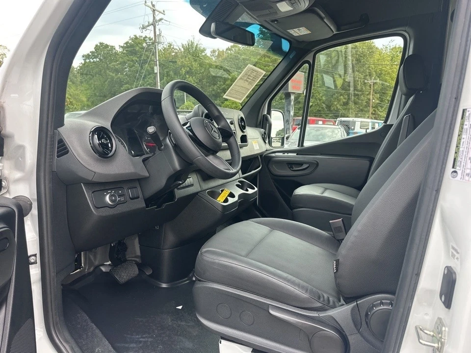 2025 Mercedes-Benz VS30 Sprinter - Image 9 of 12
