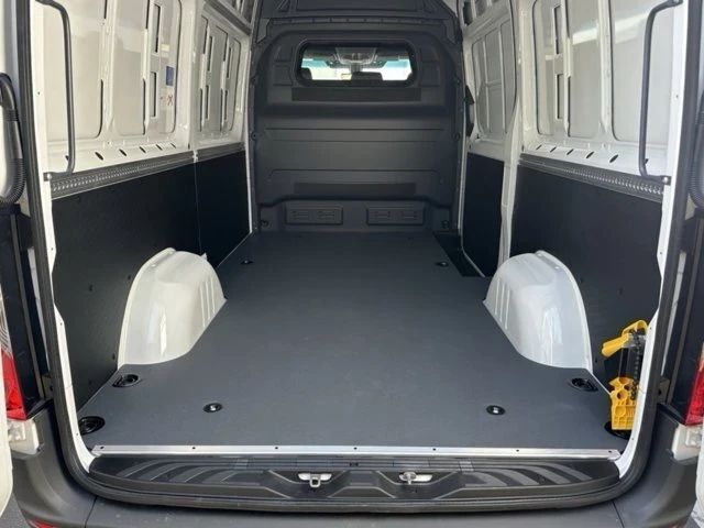 2025 Mercedes-Benz VS30 Sprinter - Image 10 of 12