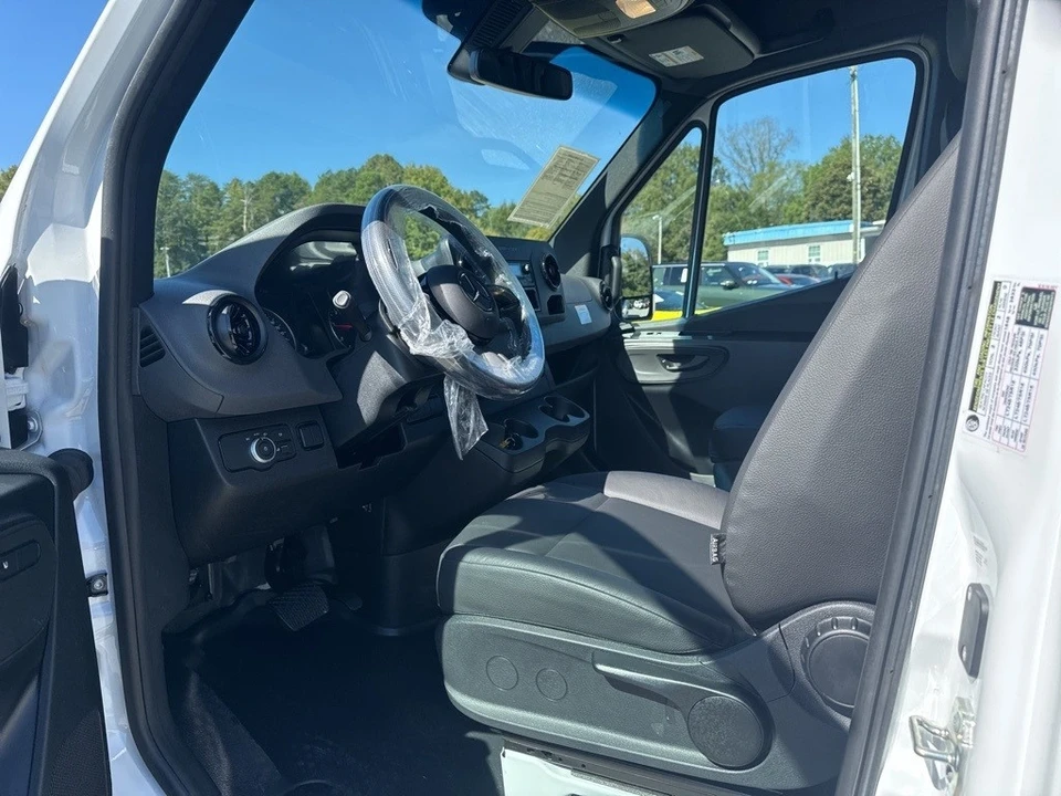 2025 Mercedes-Benz VS30 Sprinter - Image 9 of 12