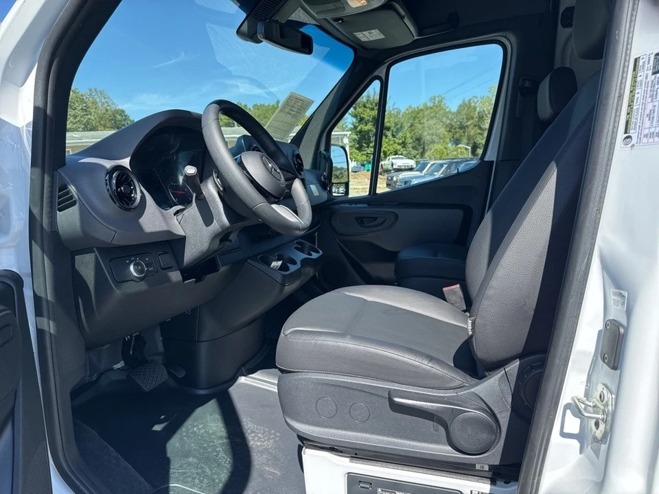2025 Mercedes-Benz VS30 Sprinter - Image 9 of 12