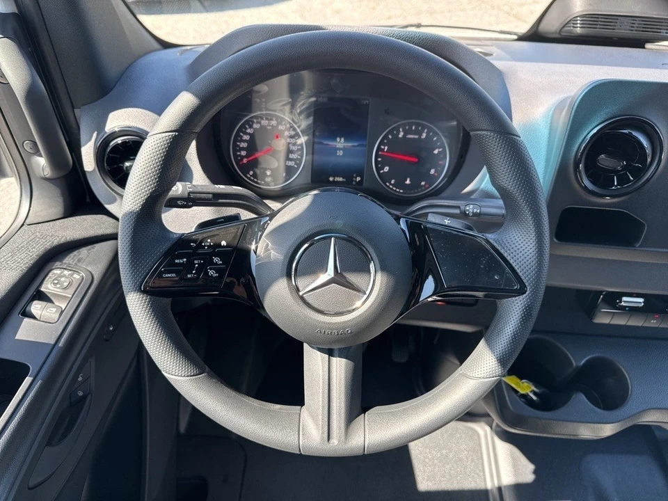 2025 Mercedes-Benz VS30 Sprinter - Image 11 of 12