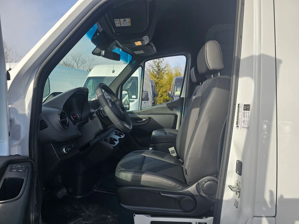 2025 Mercedes-Benz VS30 Sprinter - Image 6 of 12