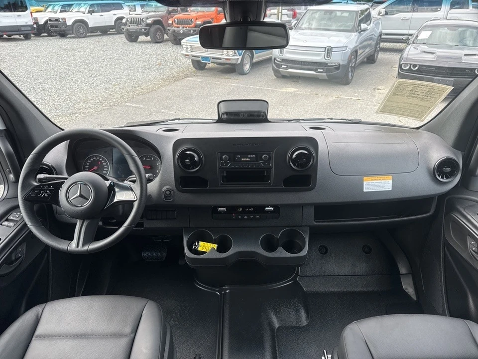 2025 Mercedes-Benz VS30 Sprinter - Image 10 of 12