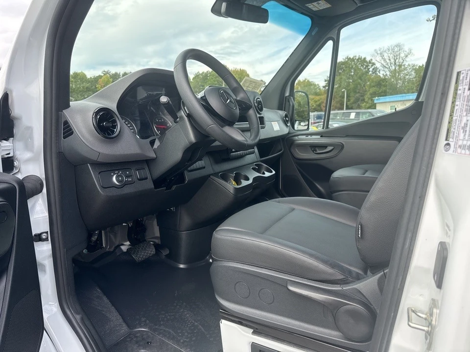 2025 Mercedes-Benz VS30 Sprinter - Image 9 of 12