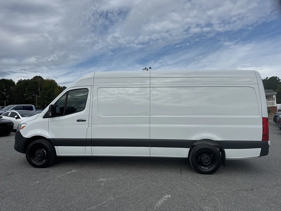 2025 Mercedes-Benz VS30 Sprinter - Image 2 of 12