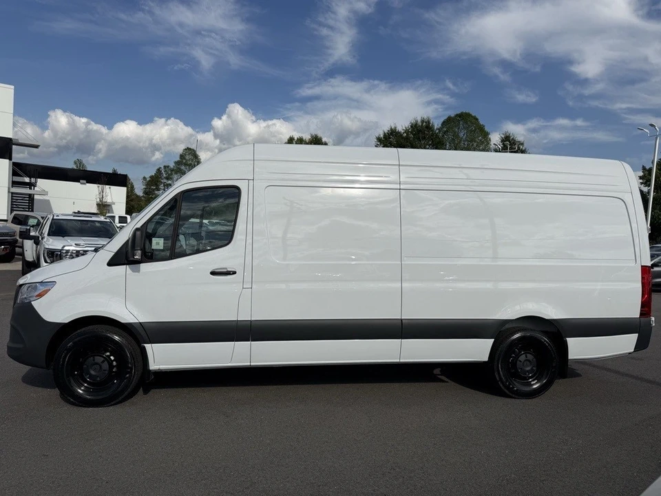 2025 Mercedes-Benz VS30 Sprinter - Image 2 of 12