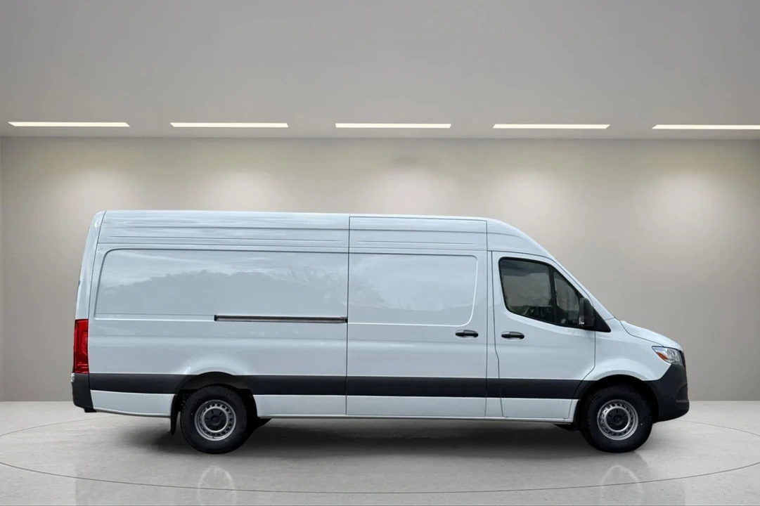 2025 Mercedes-Benz VS30 Sprinter - Image 3 of 12