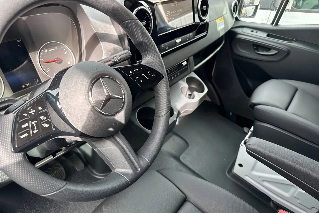 2025 Mercedes-Benz VS30 Sprinter - Image 10 of 12