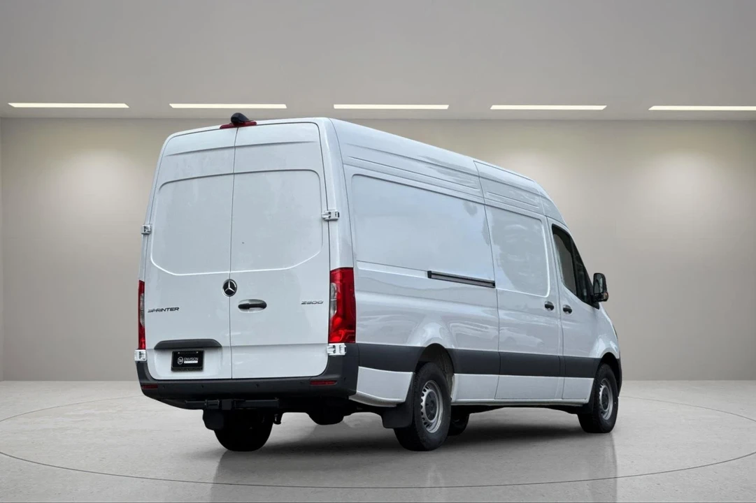 2025 Mercedes-Benz VS30 Sprinter - Image 4 of 12