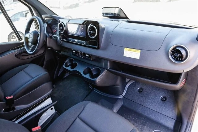2025 Mercedes-Benz VS30 Sprinter - Image 10 of 12