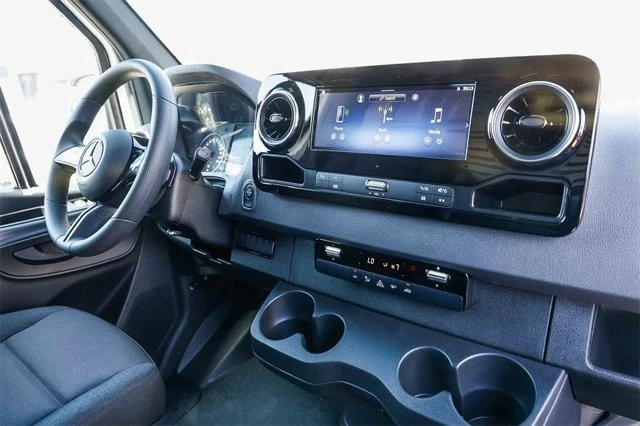 2025 Mercedes-Benz VS30 Sprinter - Image 11 of 12