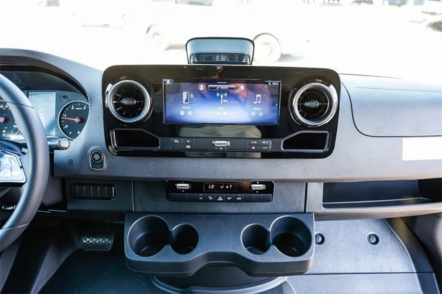 2025 Mercedes-Benz VS30 Sprinter - Image 11 of 12