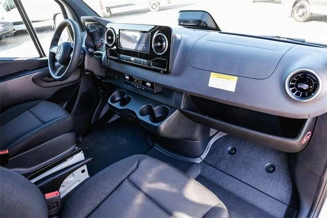 2025 Mercedes-Benz VS30 Sprinter - Image 10 of 12