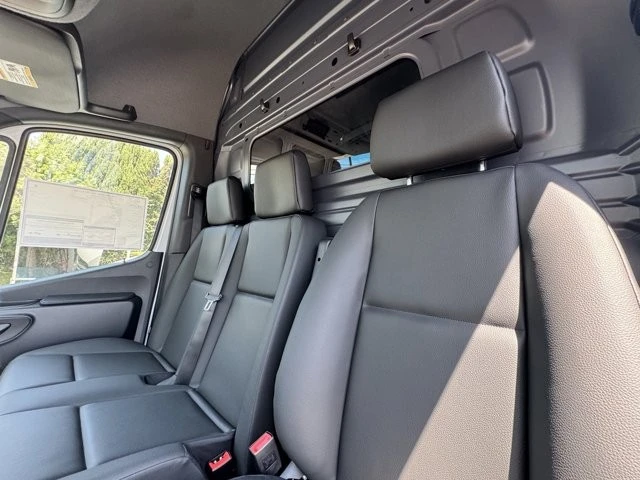 2025 Mercedes-Benz VS30 Sprinter - Image 9 of 12