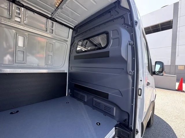 2025 Mercedes-Benz VS30 Sprinter - Image 7 of 12
