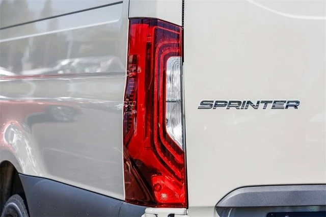 2025 Mercedes-Benz VS30 Sprinter - Image 8 of 12