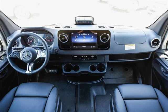 2025 Mercedes-Benz VS30 Sprinter - Image 10 of 12
