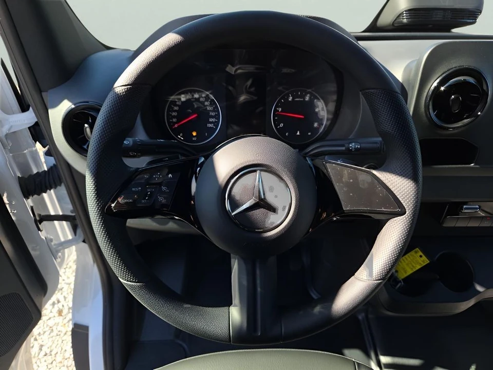 2025 Mercedes-Benz VS30 Sprinter - Image 10 of 12