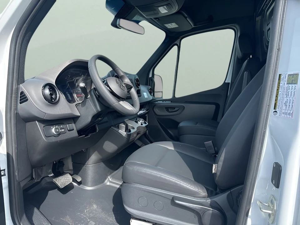 2025 Mercedes-Benz VS30 Sprinter - Image 9 of 12