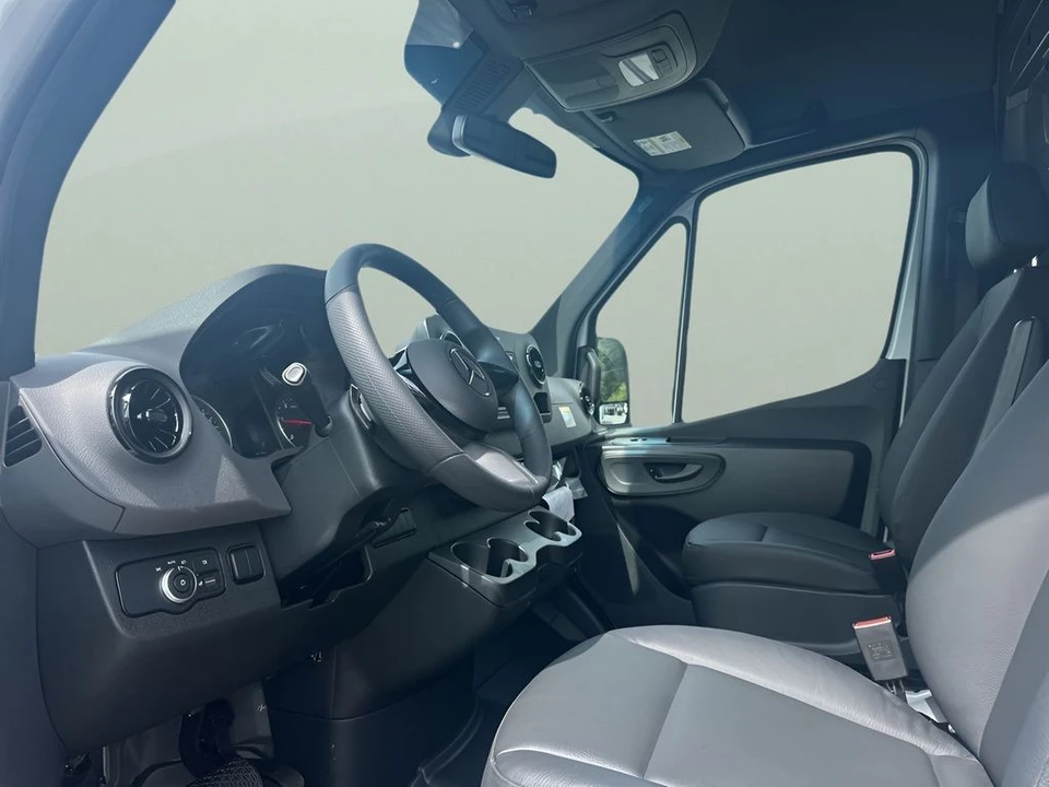 2025 Mercedes-Benz VS30 Sprinter - Image 9 of 12