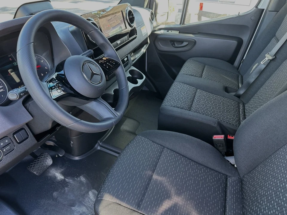 2025 Mercedes-Benz VS30 Sprinter - Image 10 of 12