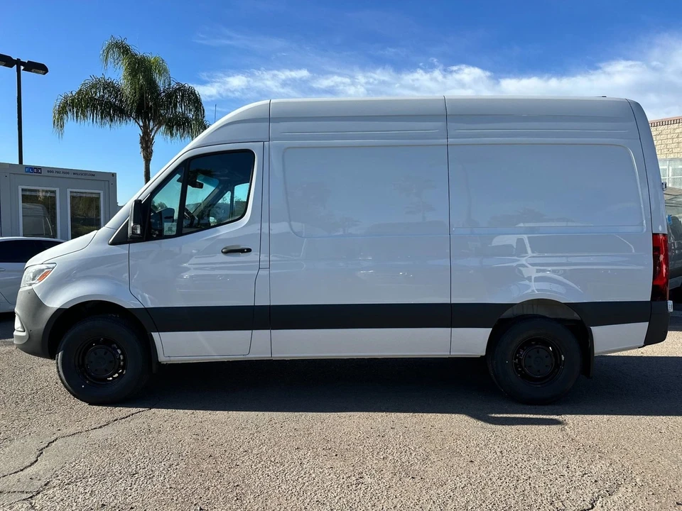 2025 Mercedes-Benz VS30 Sprinter - Image 6 of 12