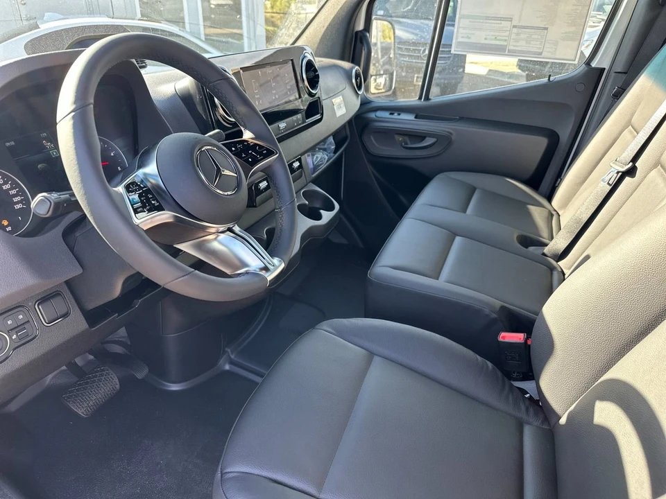 2025 Mercedes-Benz VS30 Sprinter - Image 10 of 12