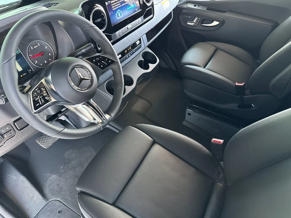 2025 Mercedes-Benz VS30 Sprinter - Image 10 of 12