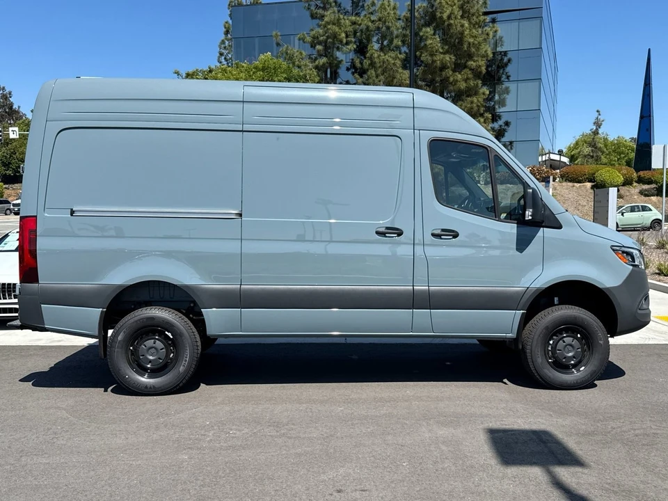 2025 Mercedes-Benz VS30 Sprinter - Image 2 of 12