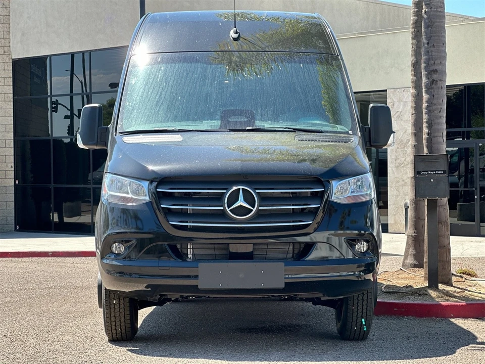 2025 Mercedes-Benz VS30 Sprinter - Image 8 of 12