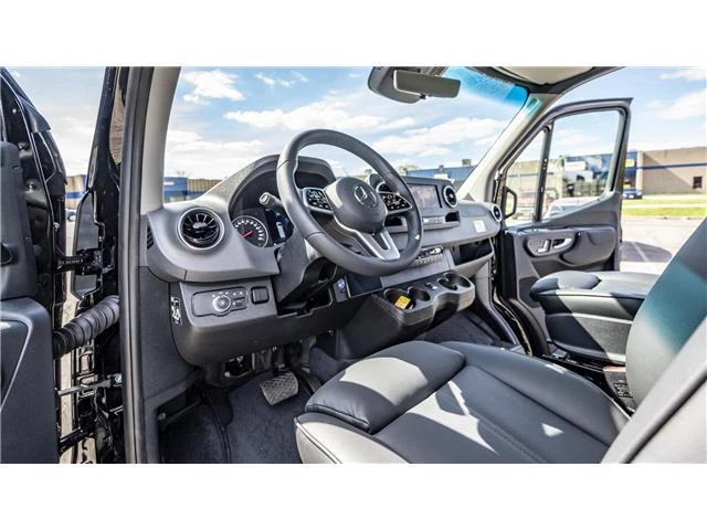2025 Mercedes-Benz VS30 Sprinter - Image 12 of 21