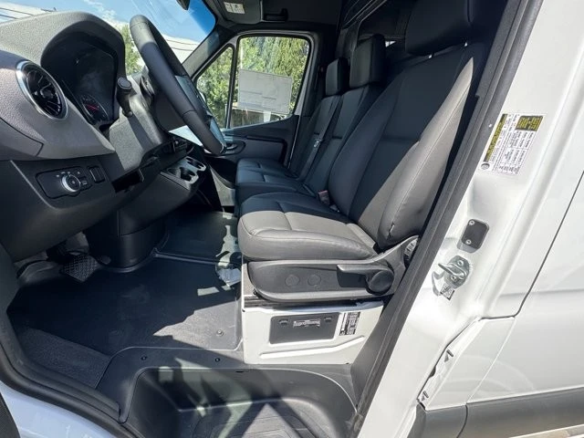 2025 Mercedes-Benz VS30 Sprinter - Image 8 of 12