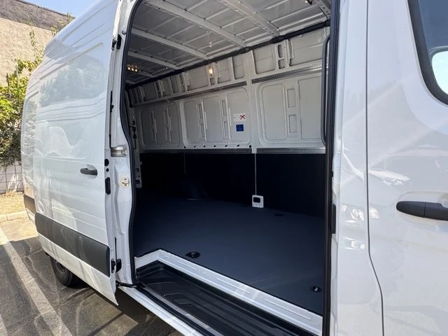 2025 Mercedes-Benz VS30 Sprinter - Image 6 of 12