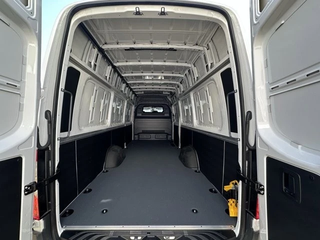 2025 Mercedes-Benz VS30 Sprinter - Image 9 of 12