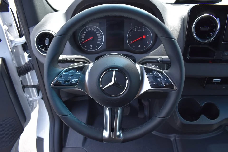2025 Mercedes-Benz VS30 Sprinter - Image 9 of 11