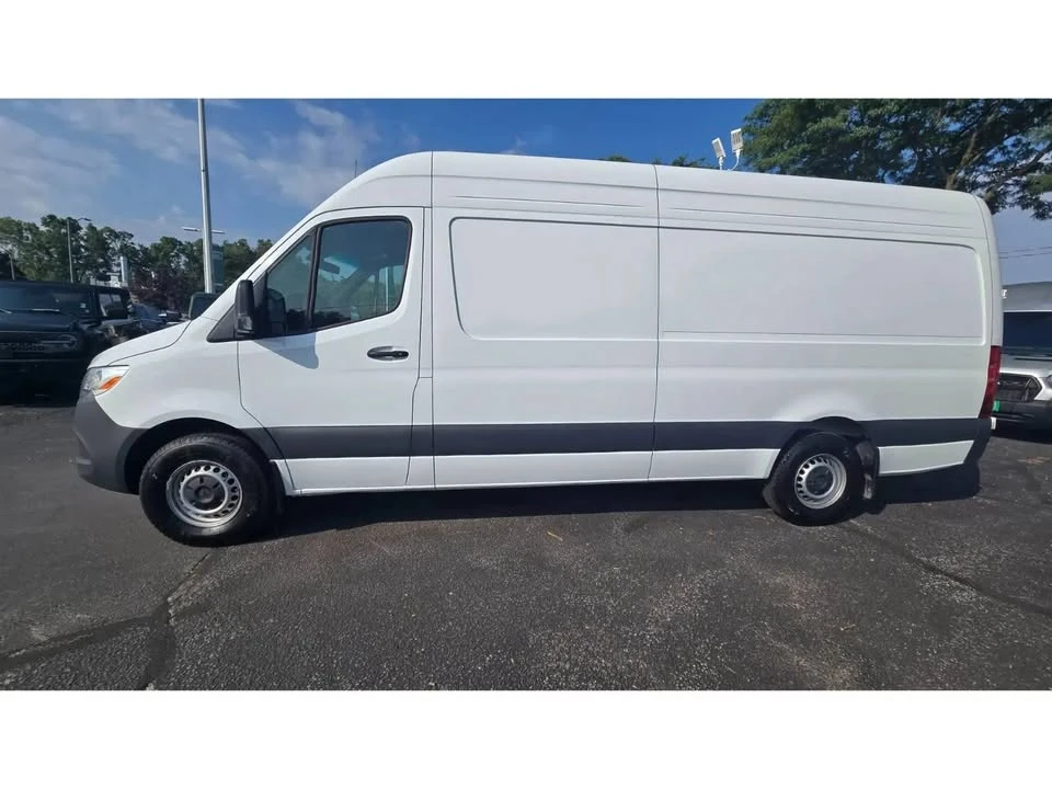 2025 Mercedes-Benz VS30 Sprinter - Image 2 of 20
