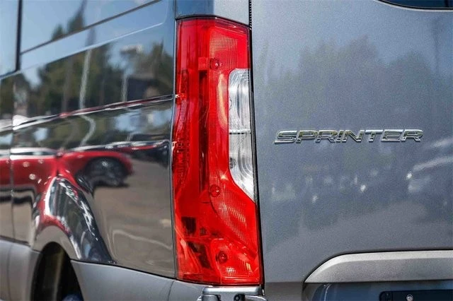 2025 Mercedes-Benz VS30 Sprinter - Image 8 of 12