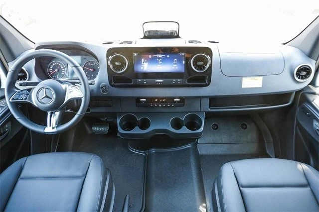 2025 Mercedes-Benz VS30 Sprinter - Image 10 of 12